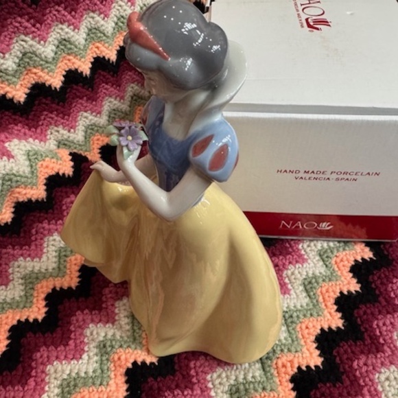 Lladro NAO Snow White Disney Princess Sculpture Figurine - Picture 10 of 16